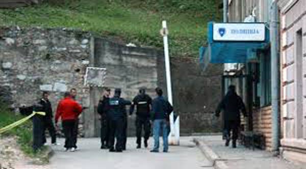 Bosna Hersek’te polis karakoluna saldırı