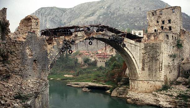 Mostar Köprüsü 24 Yıl Önce Bombalanmıştı