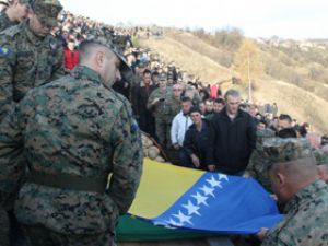Bosnalı Askerler Merasimle Toprağa Verildi