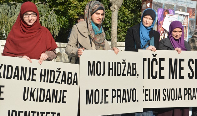 Bosna-Hersek’te başörtü yasağına karşı yürüyüş