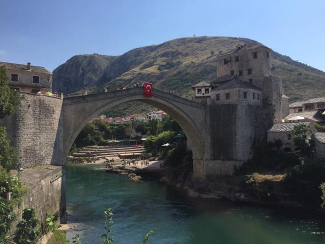 Boşnak Derneği Mostar da Türk Bayrağı Dalgalandırdı
