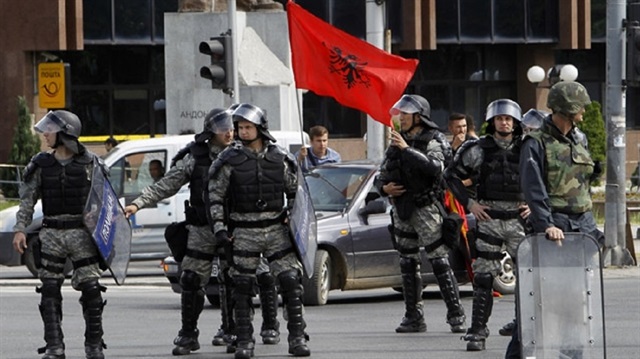 Arnavutluk Halkından Toprak Kaybına Büyük Protesto
