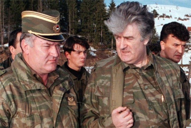 Karadžićeva odbrana tvrdi da im Mladić zabija nož u leđa!