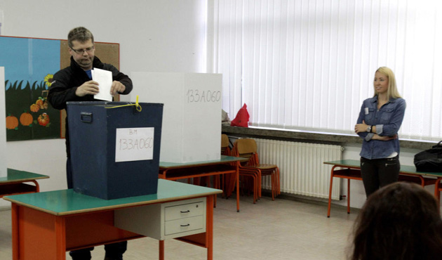 Bosna Hersek’te Seçmenler oy kullanıyor !!!