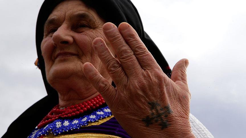 Bosna’da Katolik Kadınlar Dinlerini Dövme ile Belirtiyormuş
