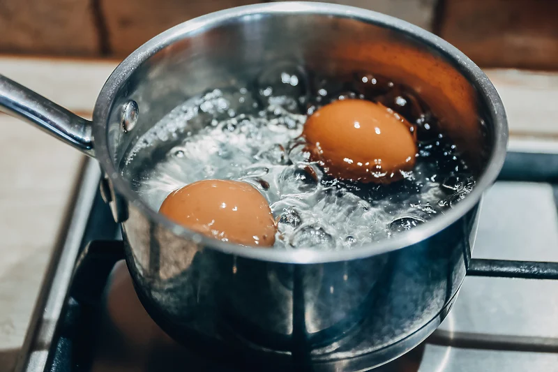 Yumurtanın Kaynamış Suyunu Sakın Dökmeyin..İşte Faydaları