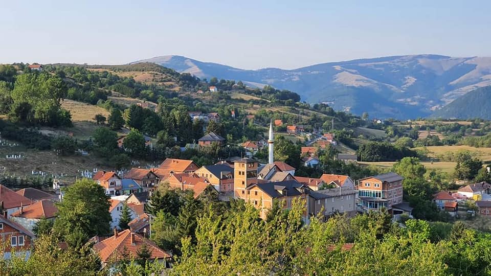 Sancak, Sjenica (Seniçe) şehri, Duga Polyana Boşnak köyü ve aile isimleri