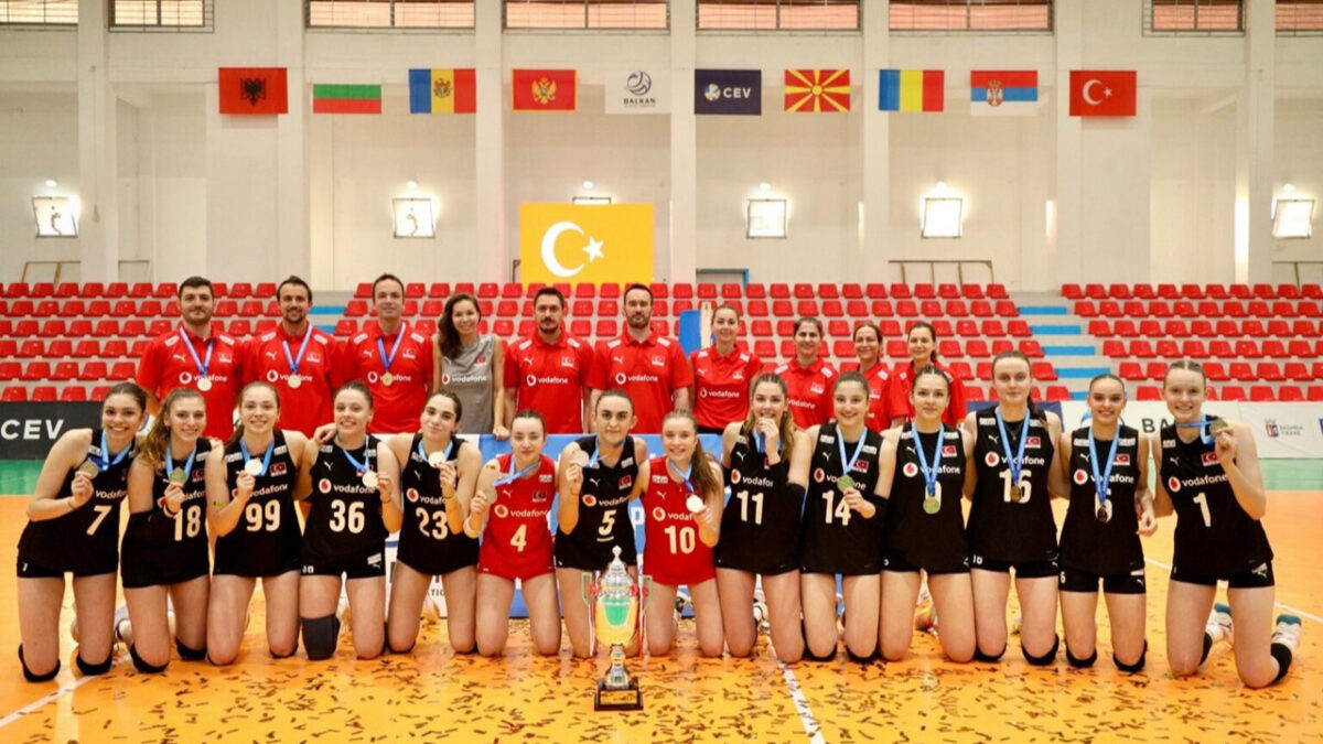 18 yaş altı Türk kadın voleybol takımı, Balkan şampiyonu oldu