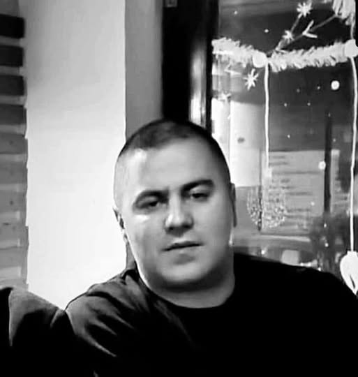 Yanan Arabayı Fark Etti, Hi&ccedil; D&uuml;ş&uuml;nmeden Hayat Kurtardı