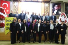 Boşnak Derneği’nde Bayrak Teslimi Yapıldı